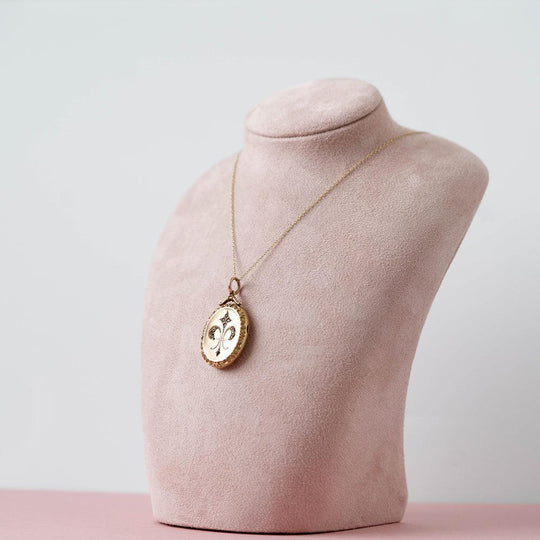 Unlocking the History of Lockets: From Sentimental Keepsakes to Fashion Statements - Mayveda Jewelry