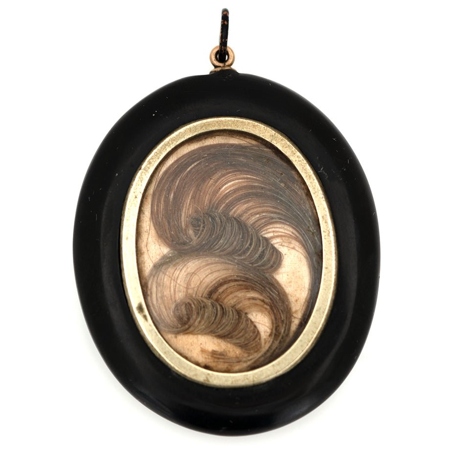 Collar colgante victoriano antiguo de los años 1860 de azabache con trabajo de cabello de luto