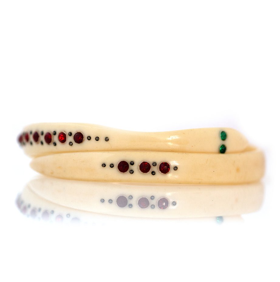 Pulsera de serpiente antigua de celuloide color crema de los años 1910-1920 con diamantes de imitación rojos