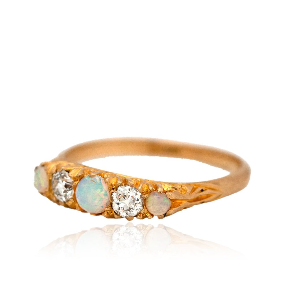 Anillo antiguo de oro de 18 quilates con ópalo y diamantes, de 1915, view 6
