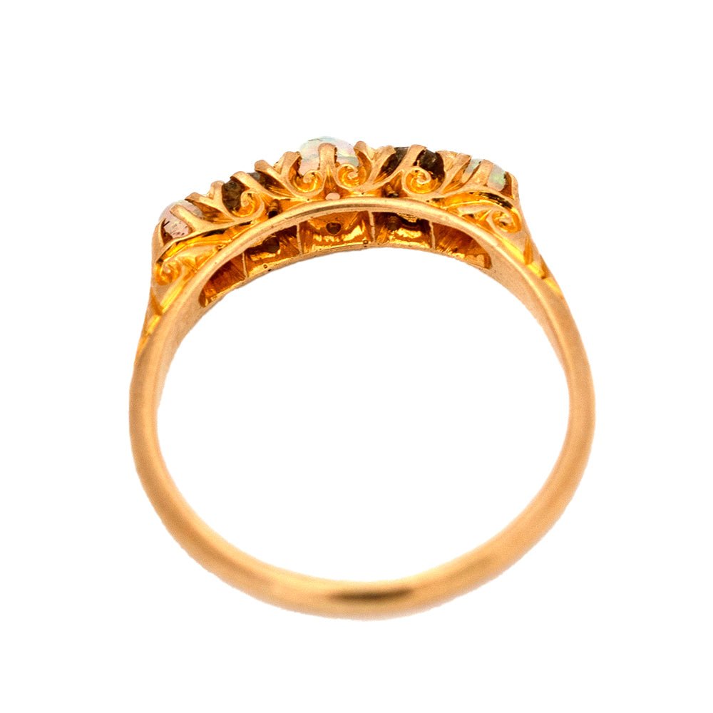 Anillo antiguo de oro de 18 quilates con ópalo y diamantes, de 1915, view 8