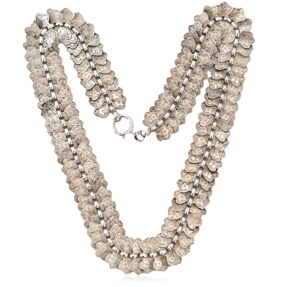 Collar victoriano antiguo de plata festoneado, circa 1880