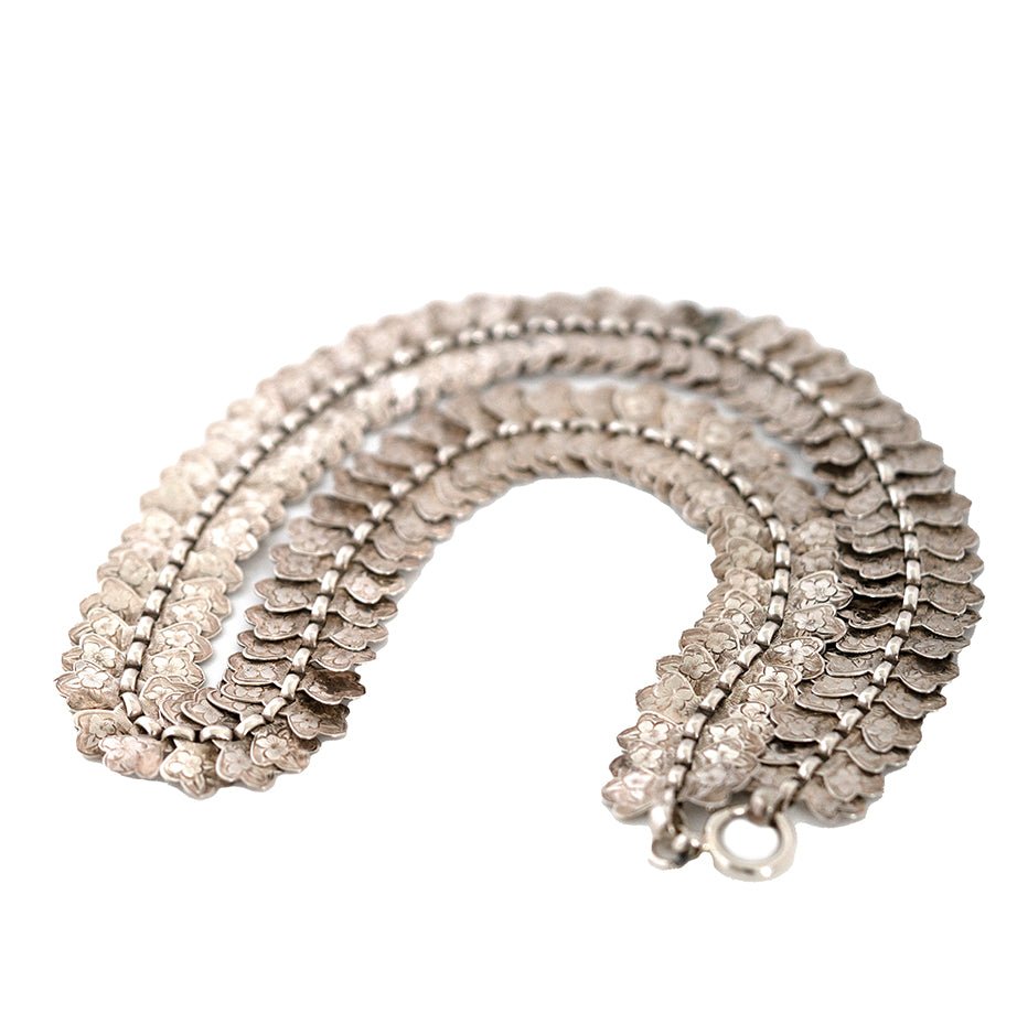 Collar victoriano antiguo de plata festoneado, circa 1880, view 5
