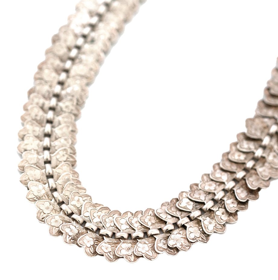 Collar victoriano antiguo de plata festoneado, circa 1880, view 4