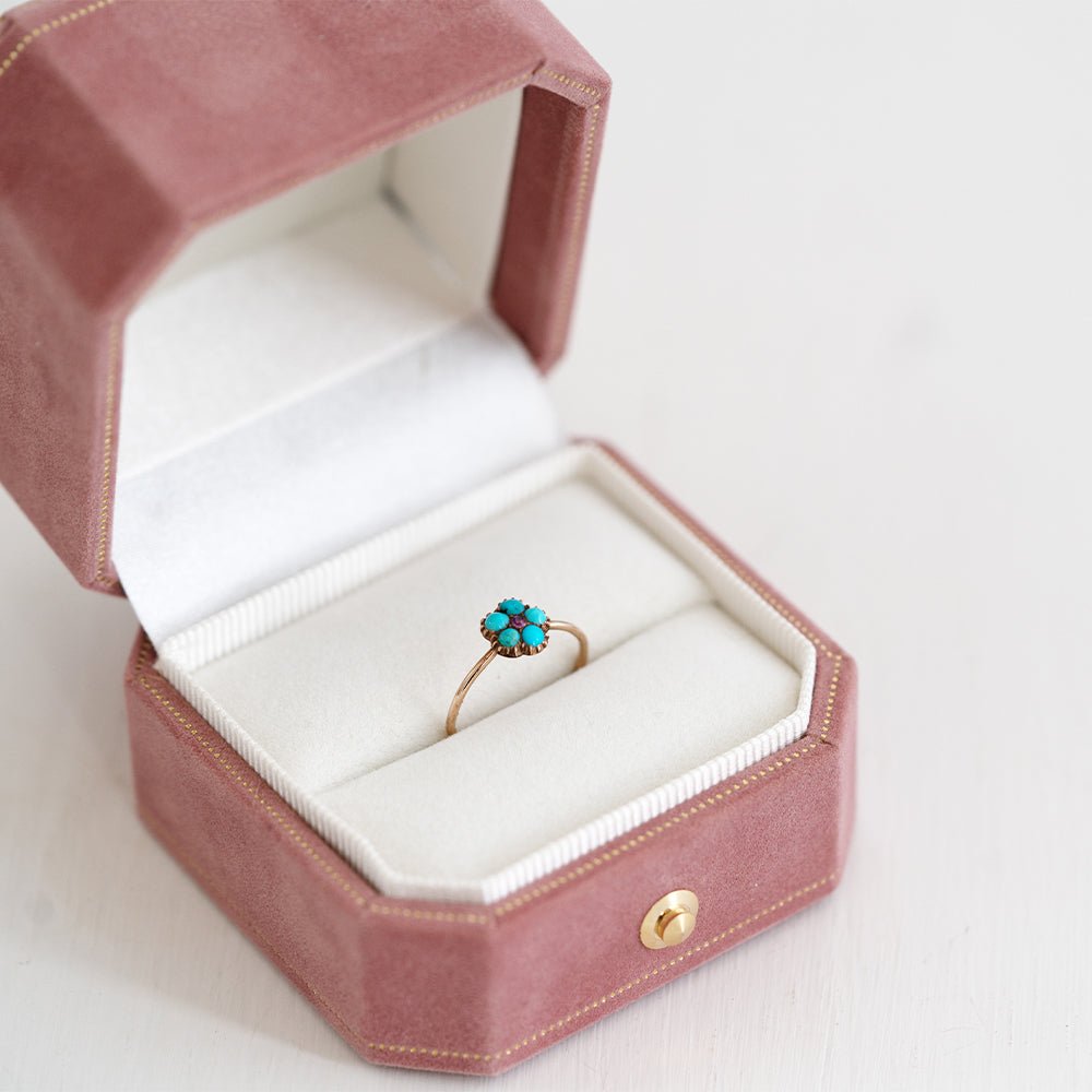 Anillo antiguo c.1890 de oro rosa de 9 quilates con flor de turquesa y rubí, view 8