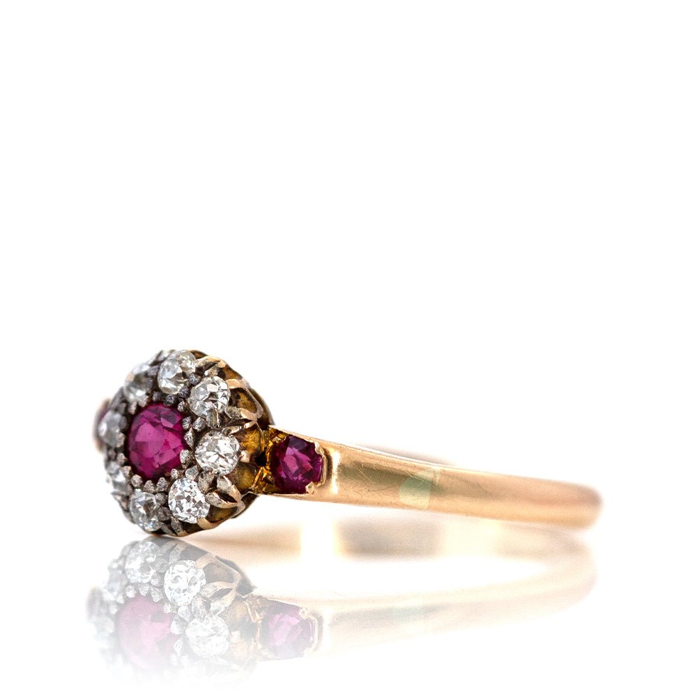 Anillo de halo de oro de 18 quilates con rubí y diamante antiguo, view 16