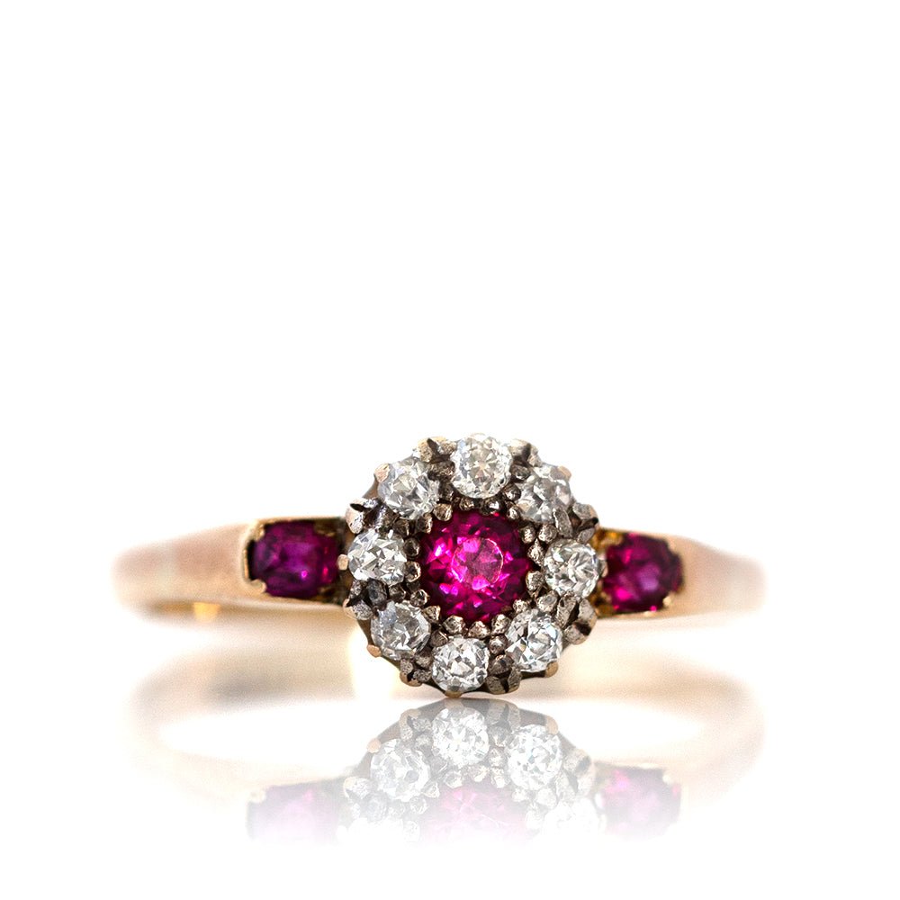 Anillo de halo de oro de 18 quilates con rubí y diamante antiguo