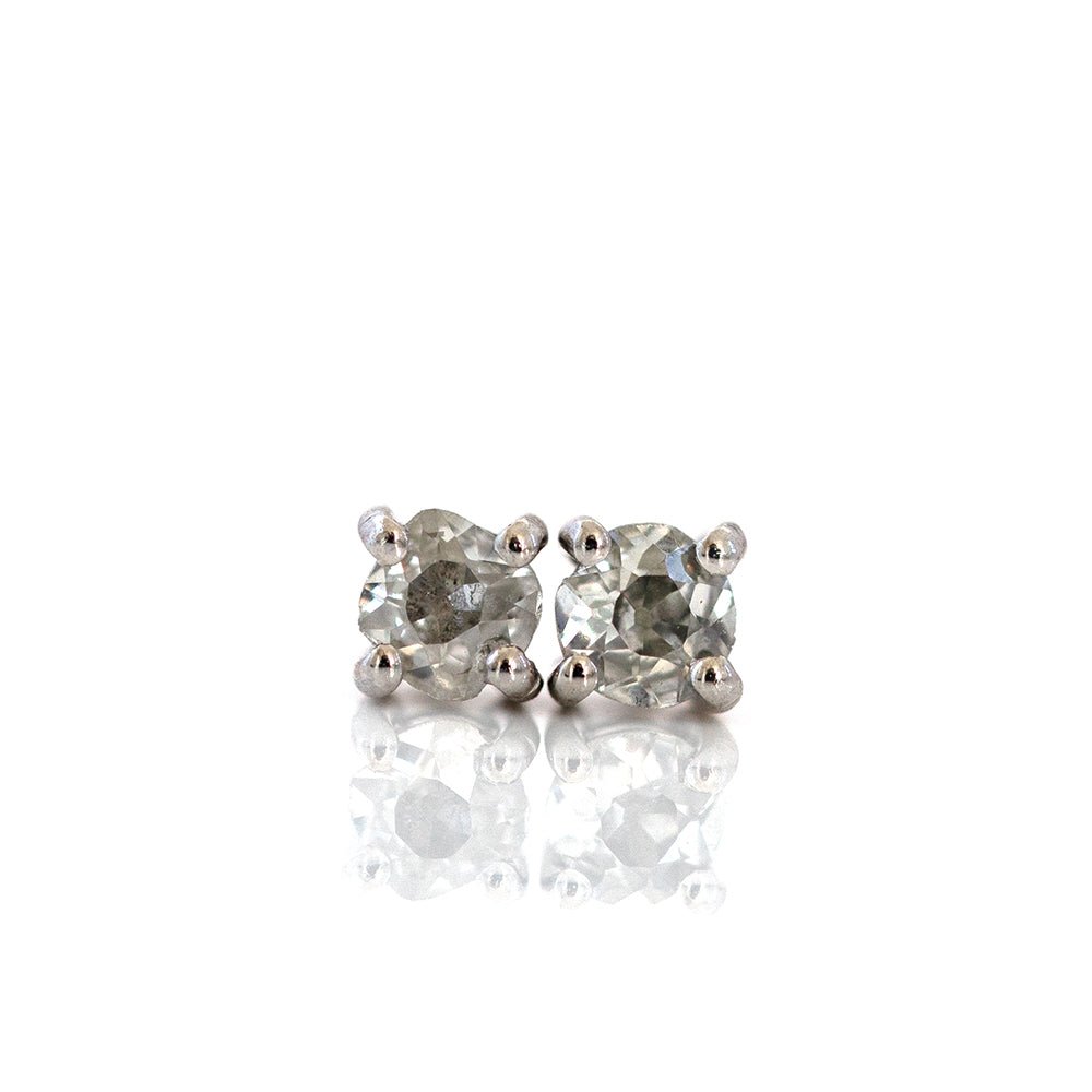 Pendientes de tuerca antiguos victorianos de oro blanco de 18 quilates con diamante de 0,10 ct