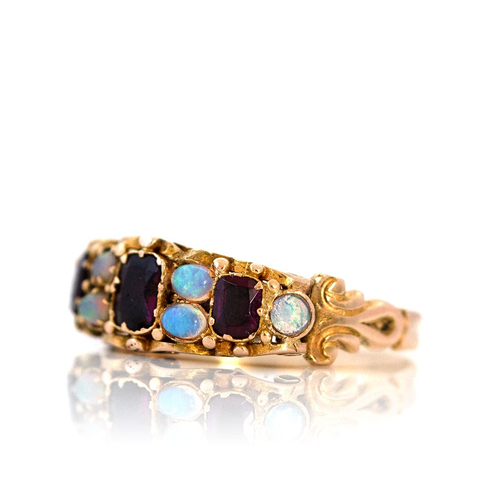 Anillo victoriano antiguo de oro de 15 quilates con granate y ópalo, view 5