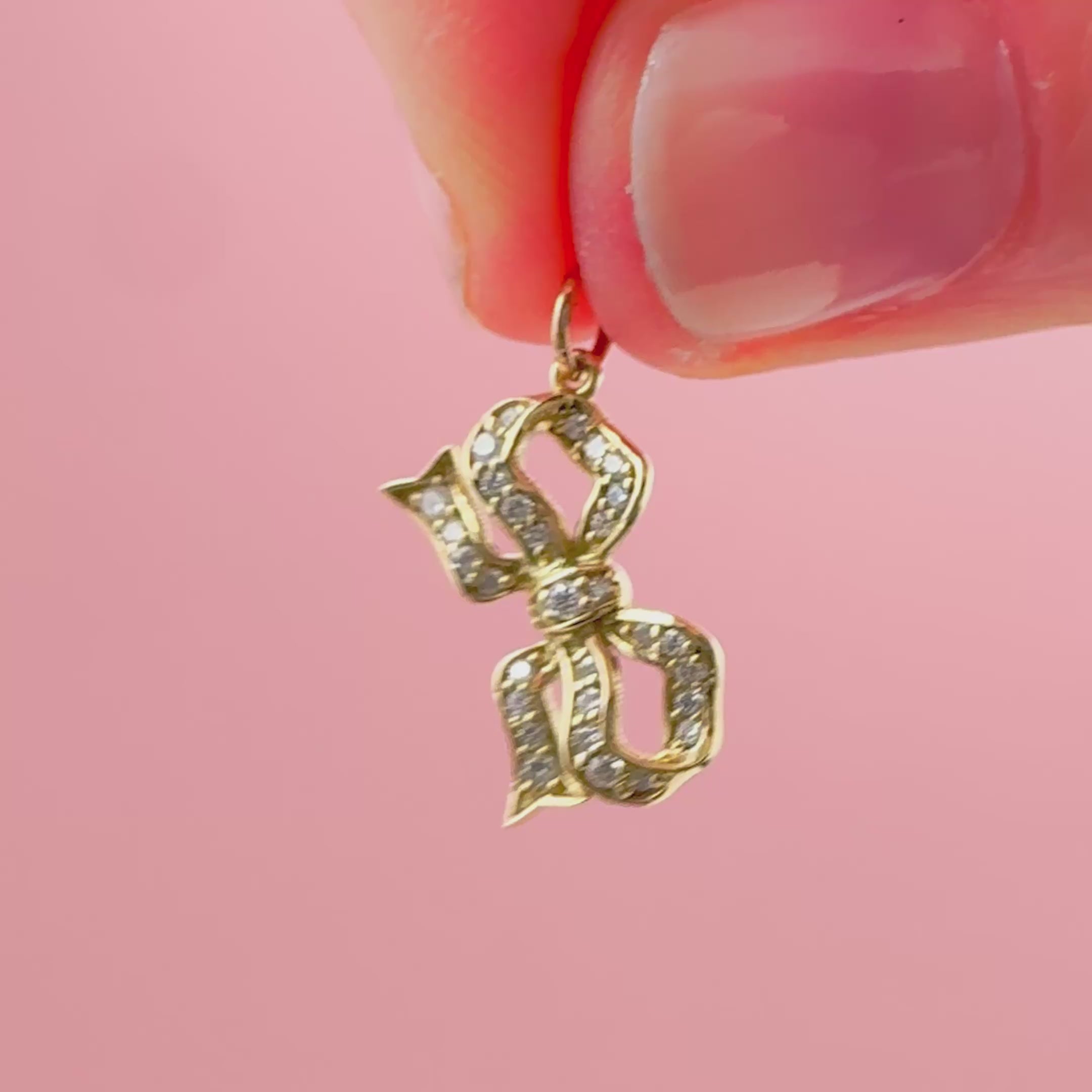 Colgante de diamantes Constance Bow, video