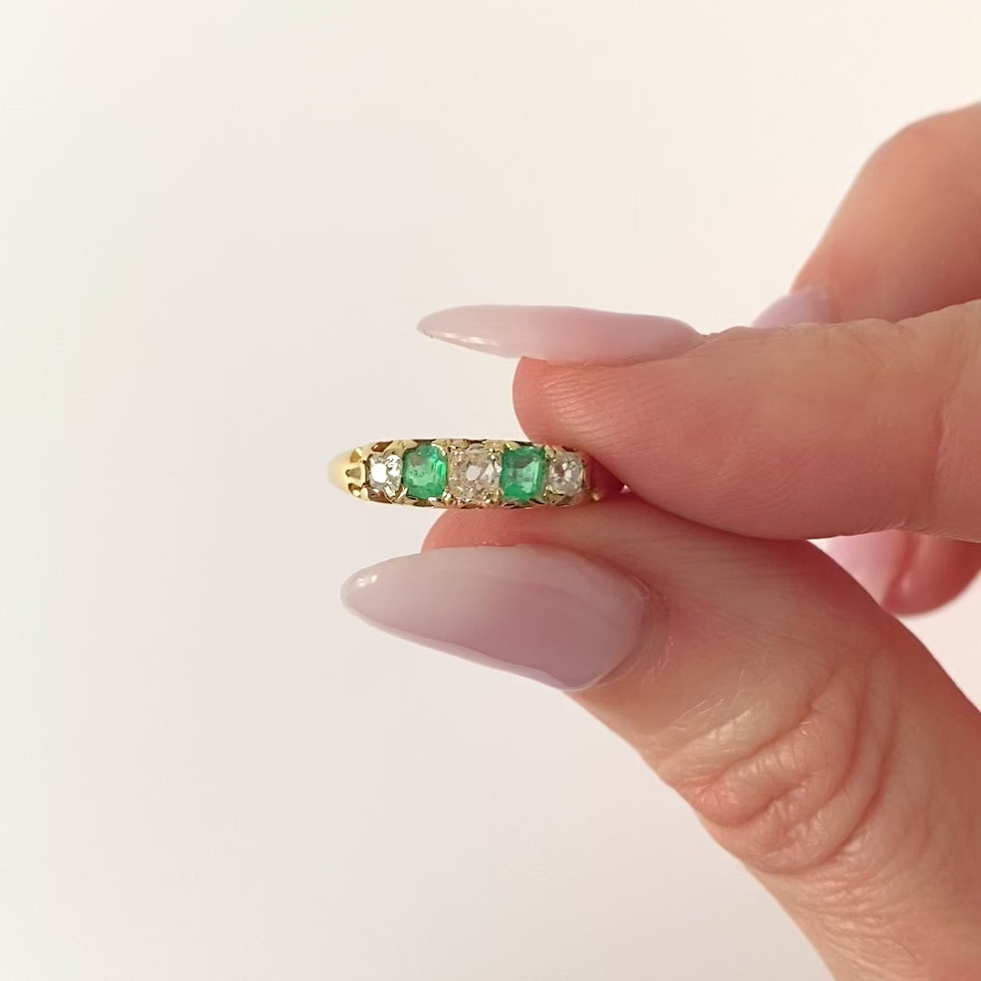 Anillo antiguo victoriano de cinco piedras de esmeraldas y diamantes de oro de 18 quilates, video