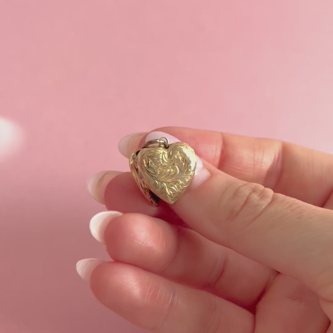 Antique Victorian 9ct Yellow Gold Victorian Locket Necklace, video