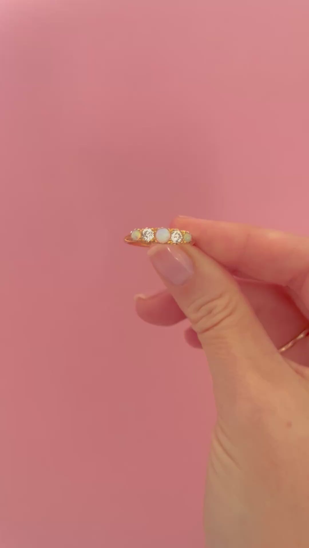 Anillo antiguo de oro de 18 quilates con ópalo y diamantes, de 1915, video