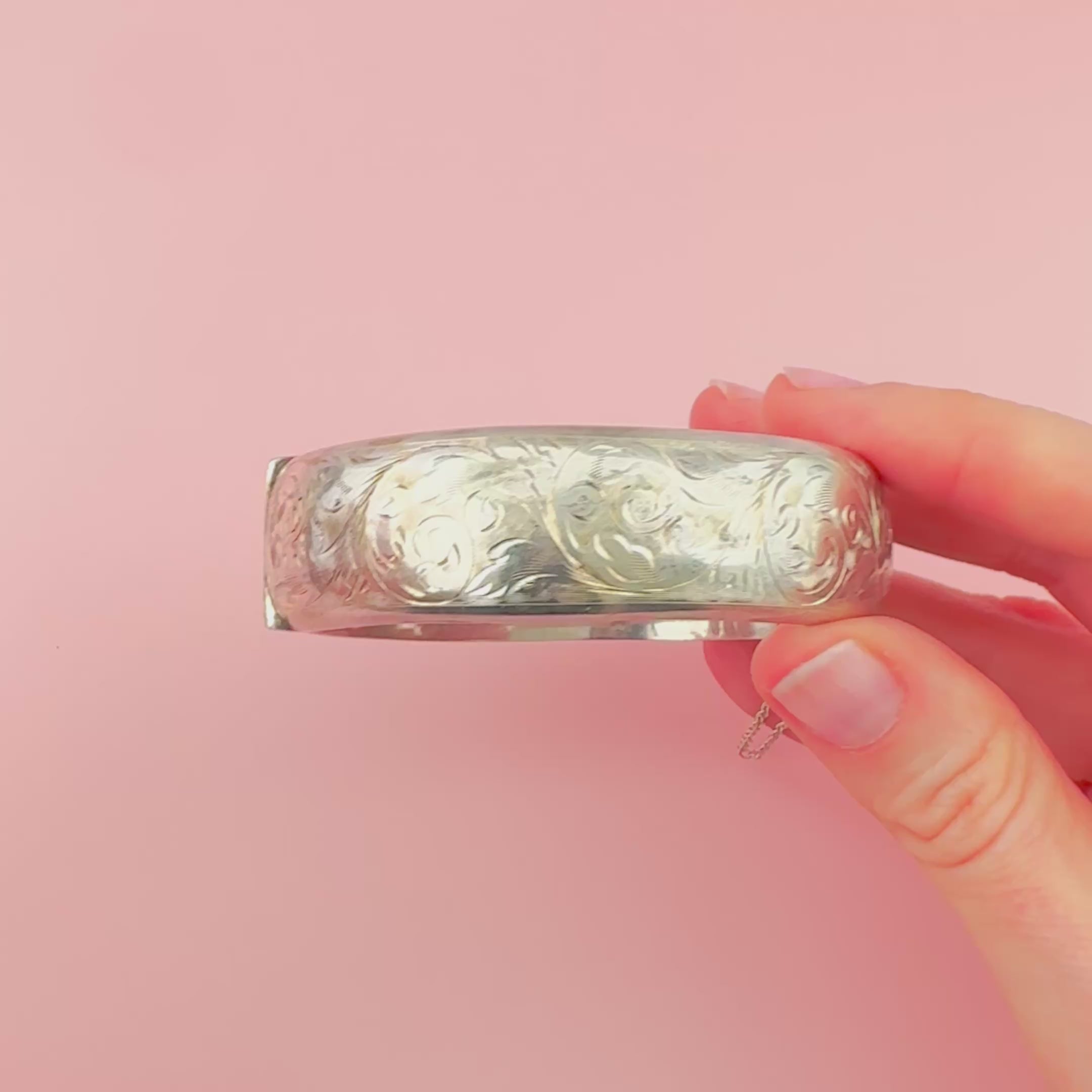 Brazalete de plata grabado, vintage 1957, video