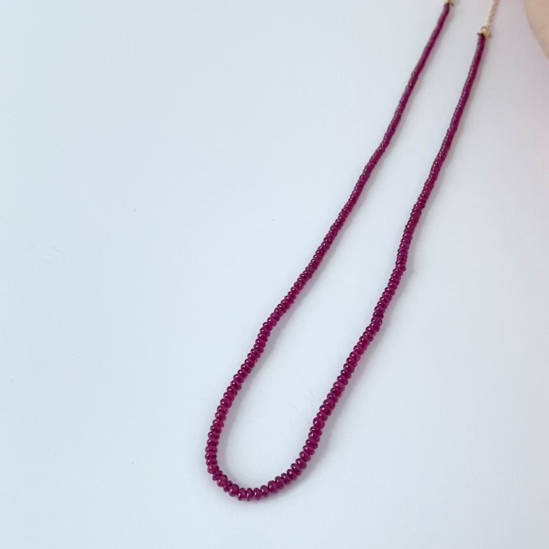 Collar de rubíes de oro de 18 quilates con piedras preciosas, video