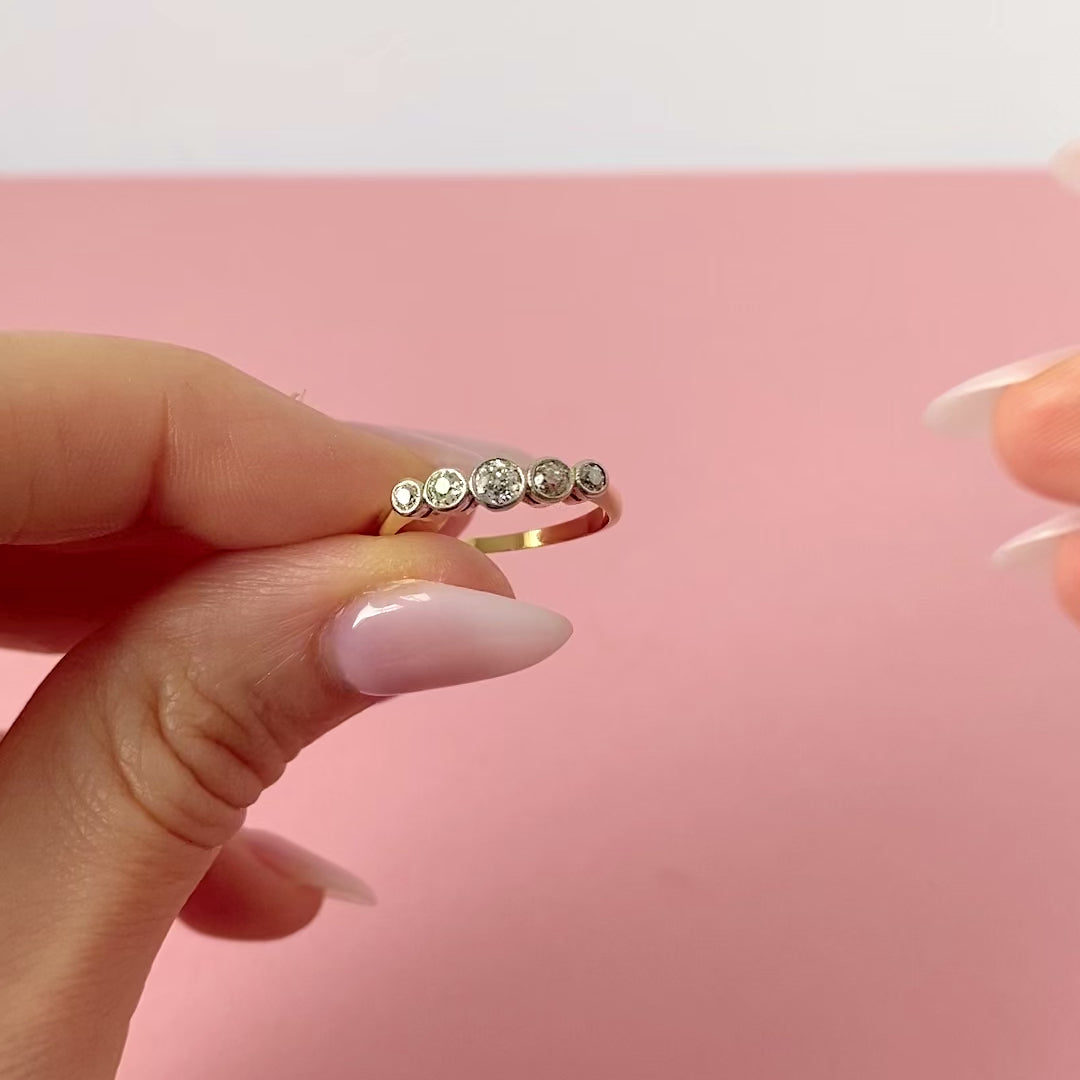 Anillo de Diamantes de Cinco Piedras de Oro de 18 Quilates y Platino de 0.25ct Antiguo de los Años 20, video