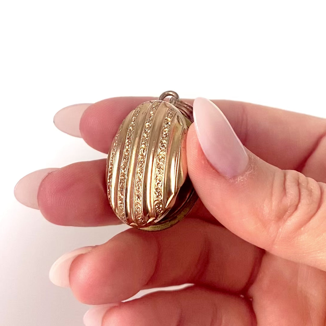 Antique Victorian Rolled Gold Oval Locket Necklace, video