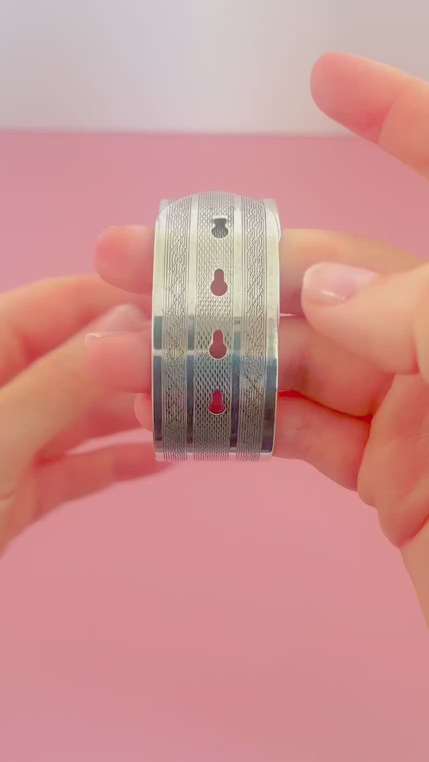 1946 Charles Horner Engraved Sterling Silver Buckle Vintage Bangle, video