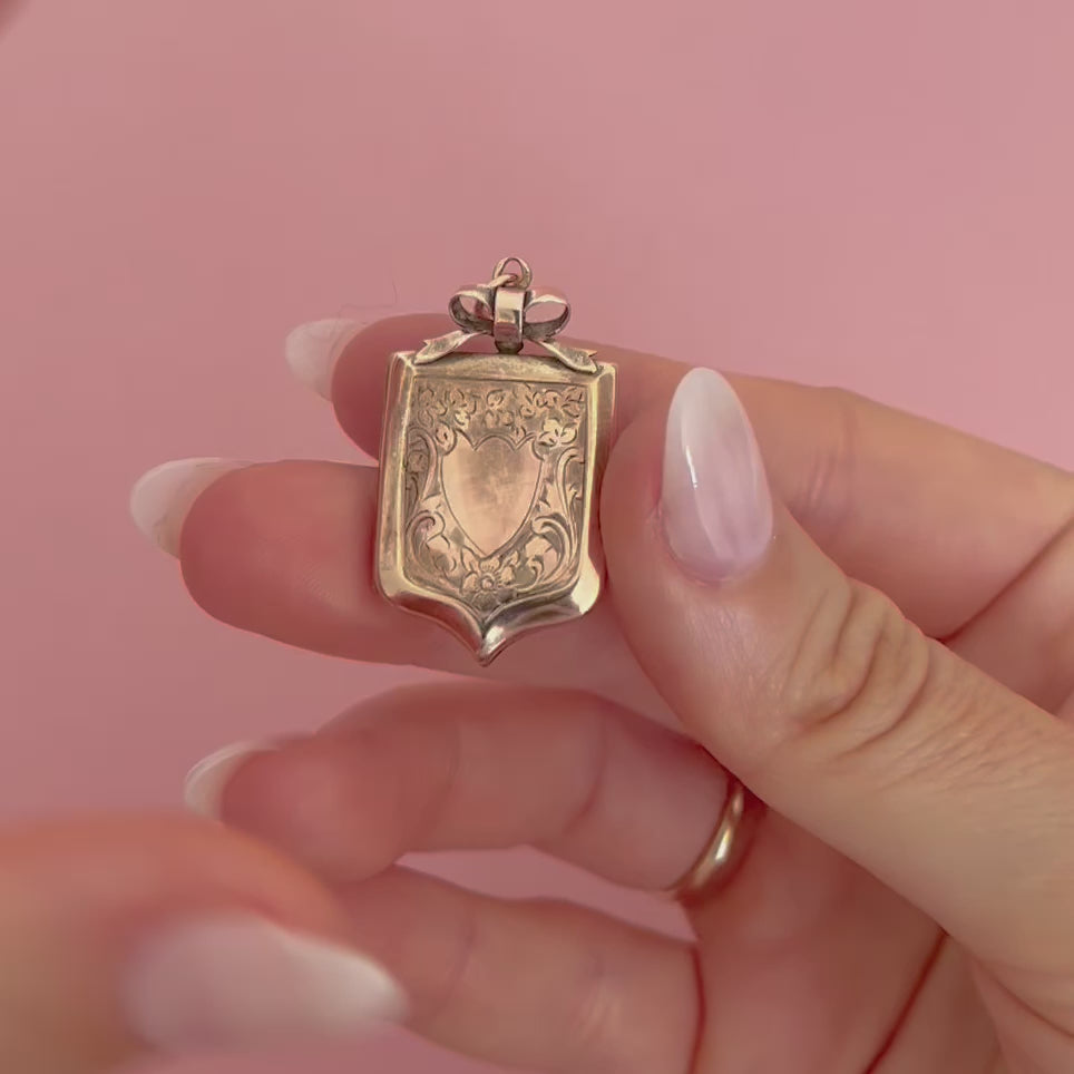 Collar de oro rosa de 9 quilates con medallón en forma de escudo victoriano antiguo, video