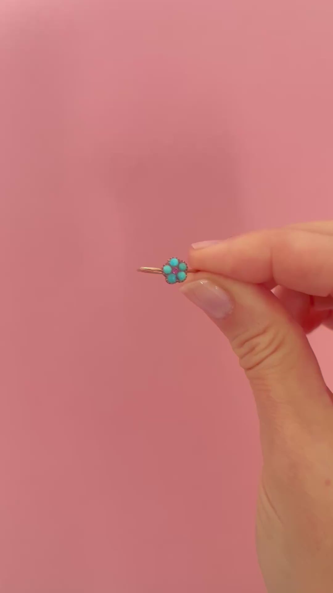 Anillo antiguo c.1890 de oro rosa de 9 quilates con flor de turquesa y rubí, video