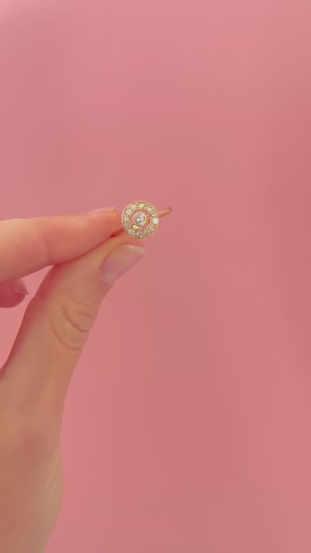 Anillo antiguo estilo "target" de oro de 14 quilates con diamantes, c.1920s, video