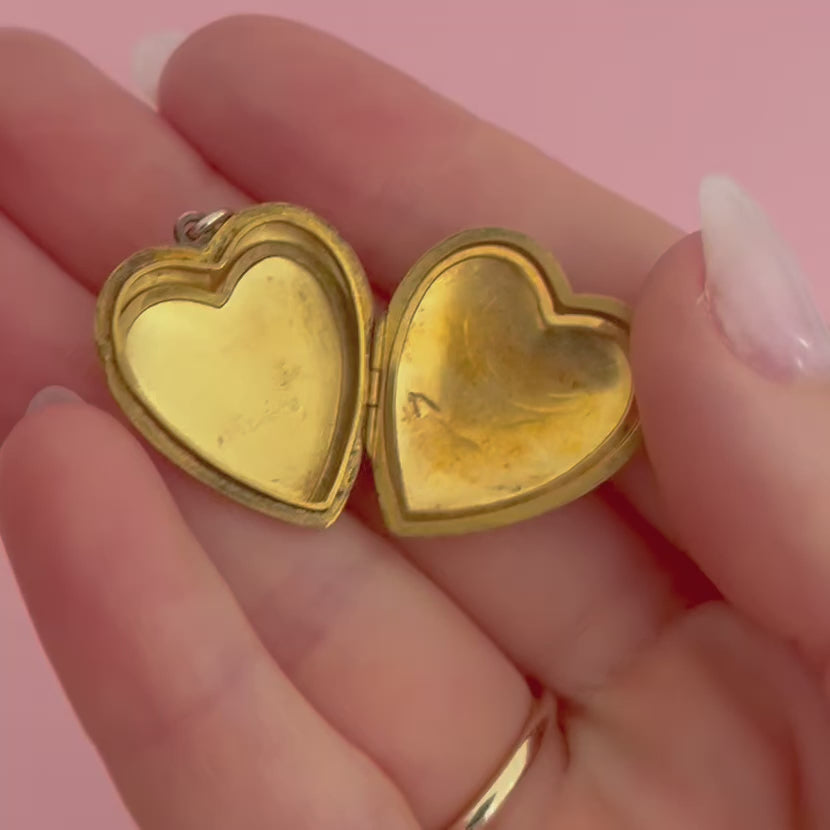 Collar Antiguo Victoriano de Oro Rosa de 9 ct con Guardapelo en Forma de Corazón, video