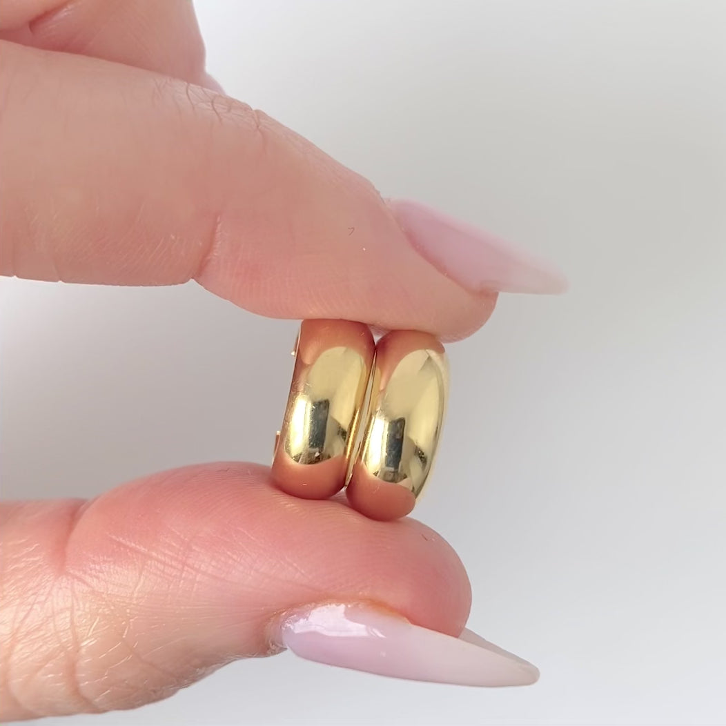 Vintage 18ct Gold Italian Hoop Earrings, video