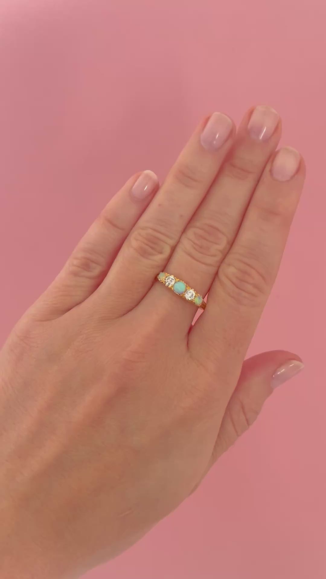 Anillo antiguo de oro de 18 quilates con ópalo y diamantes, de 1915, video