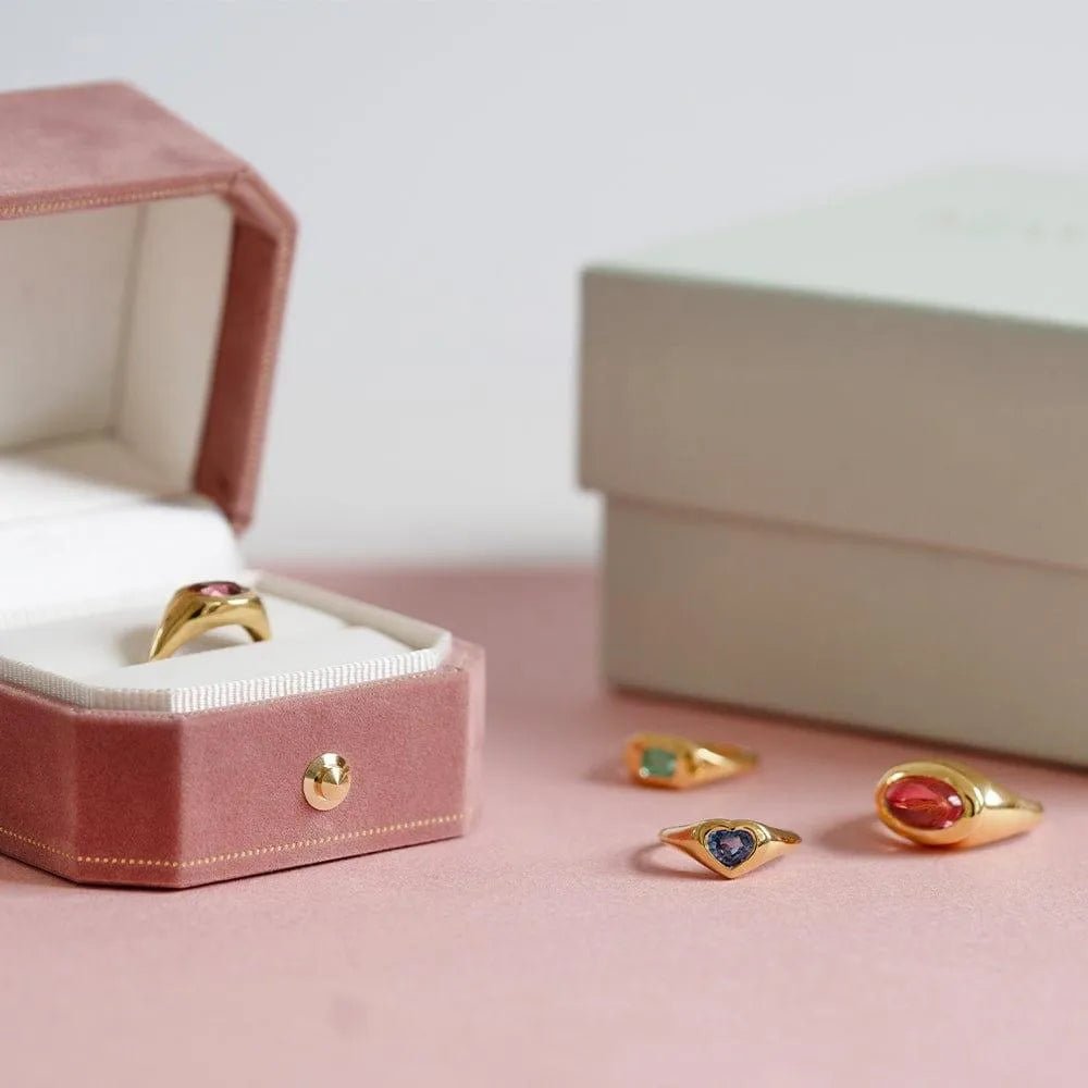 Ada 0.76 Carat Heart Sapphire 18K Gold Signet Pinky Ring, view 8