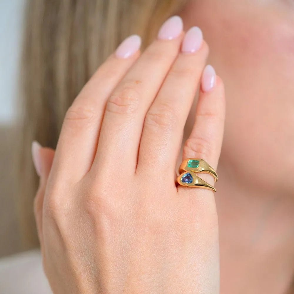 Ada 0.40 Carat Emerald 18K Gold Signet Pinky Ring, view 7