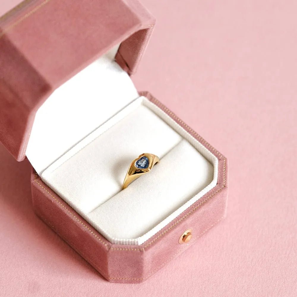 Ada 0.76 Carat Heart Sapphire 18K Gold Signet Pinky Ring, view 6