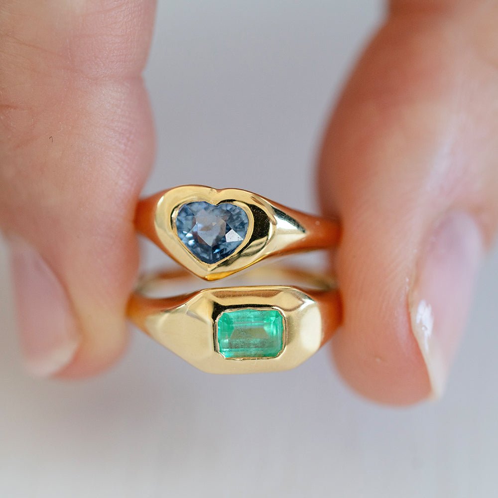 Ada 0.76 Carat Heart Sapphire 18K Gold Signet Pinky Ring, view 2