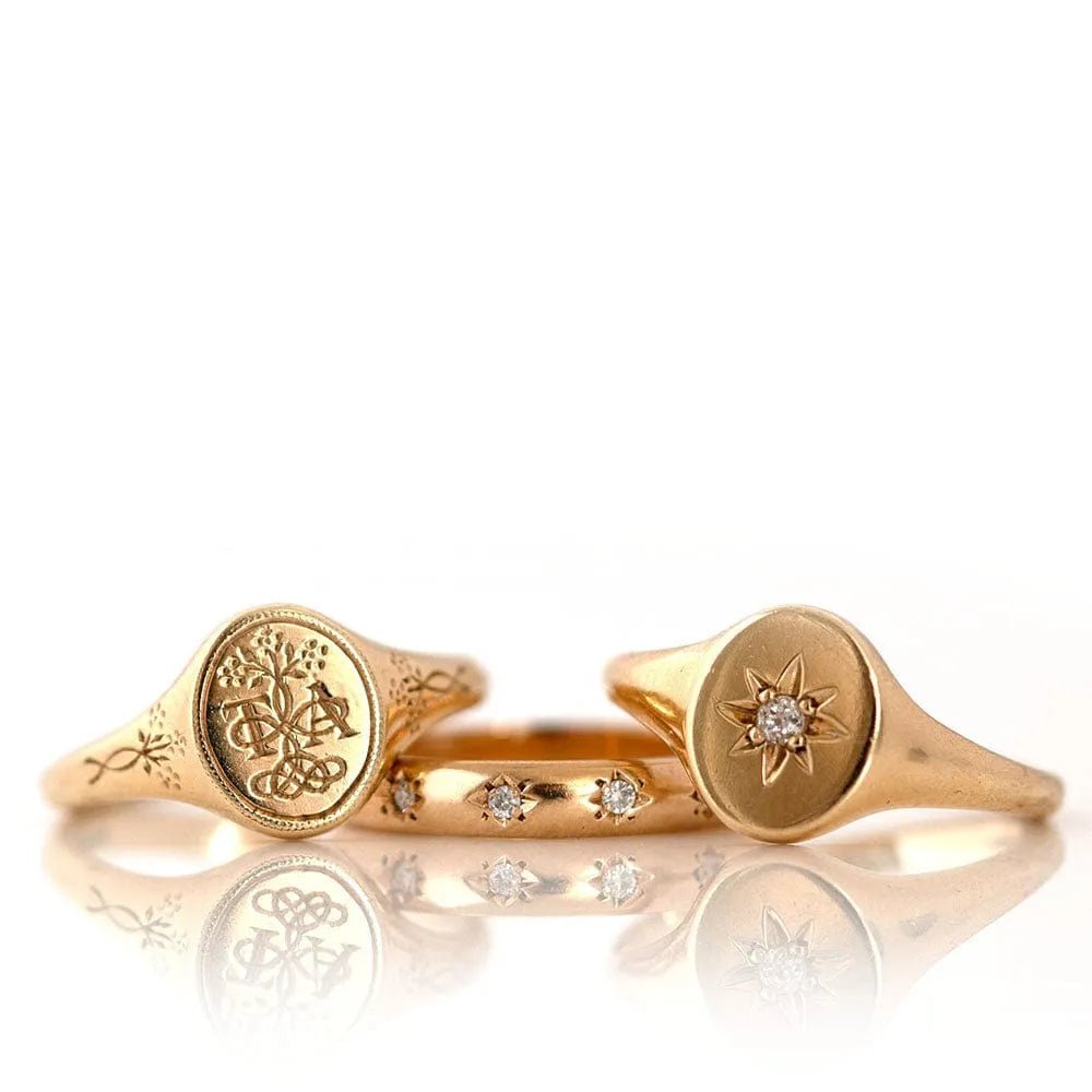 Signet 18ct Gold Guide Ring, view 4