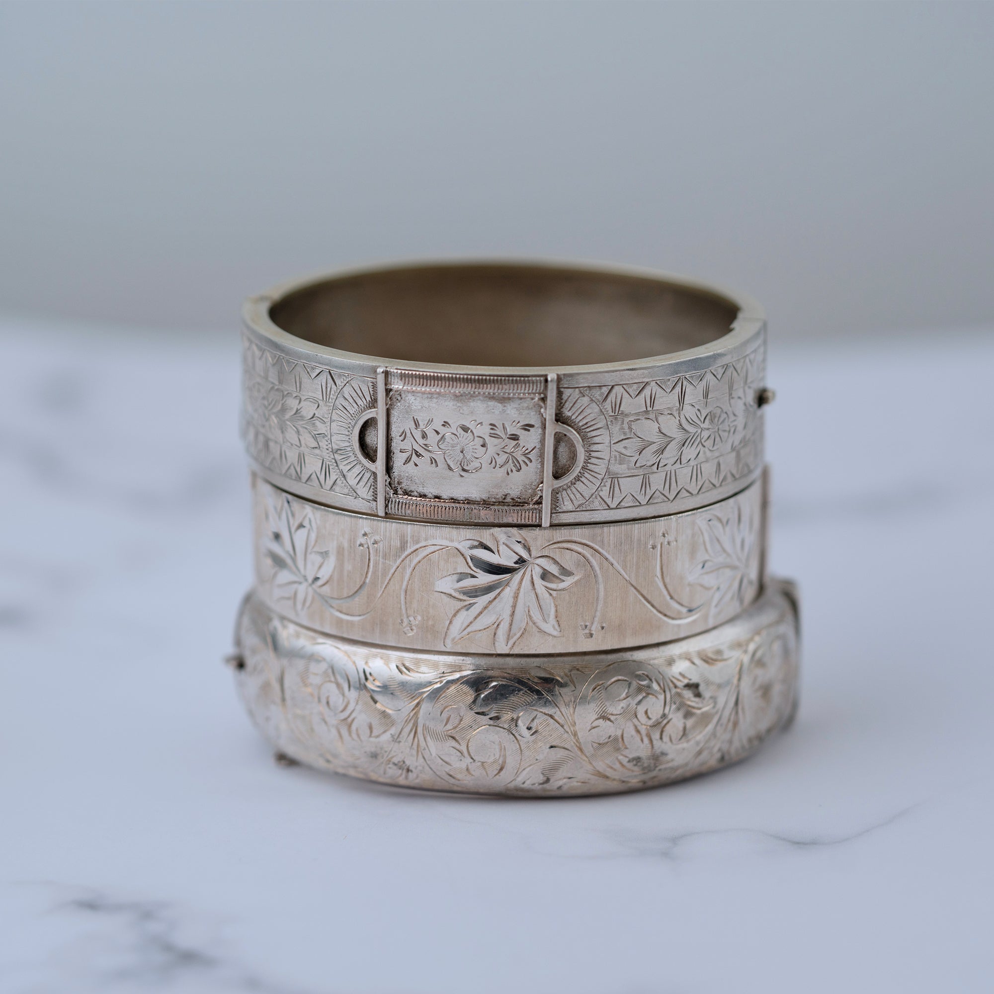 Brazalete de plata grabado, vintage 1957, view 2