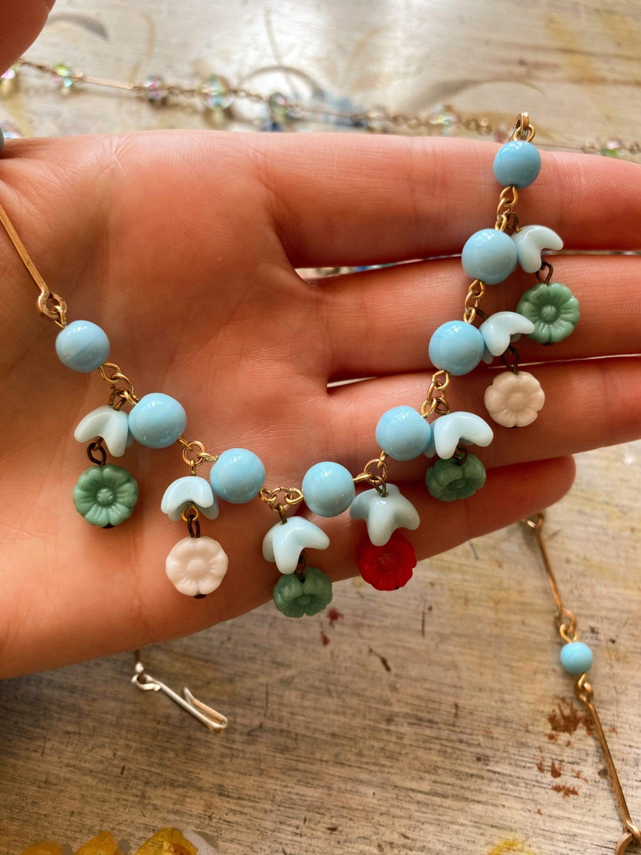 Ensemble de collier de perles vintage des années 1930 fleur et bleu blanc