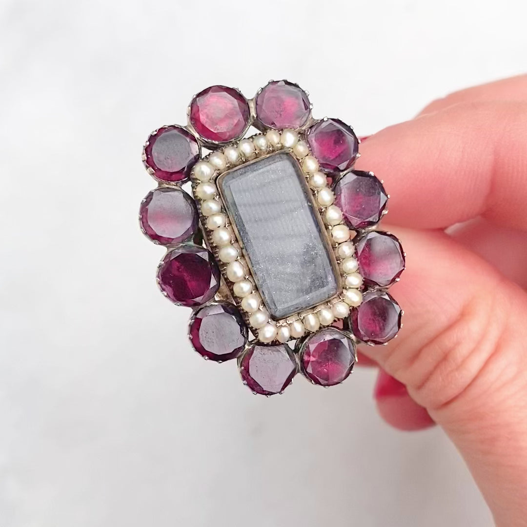Bague géorgienne antique en perles de grenat taillées, video