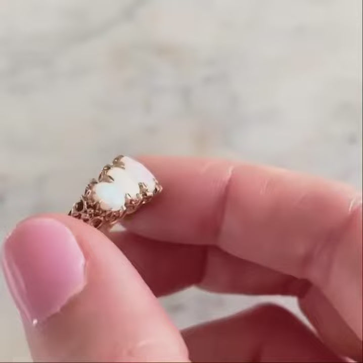 Bague en or 9 carats avec cinq opales vintage des années 1970, video