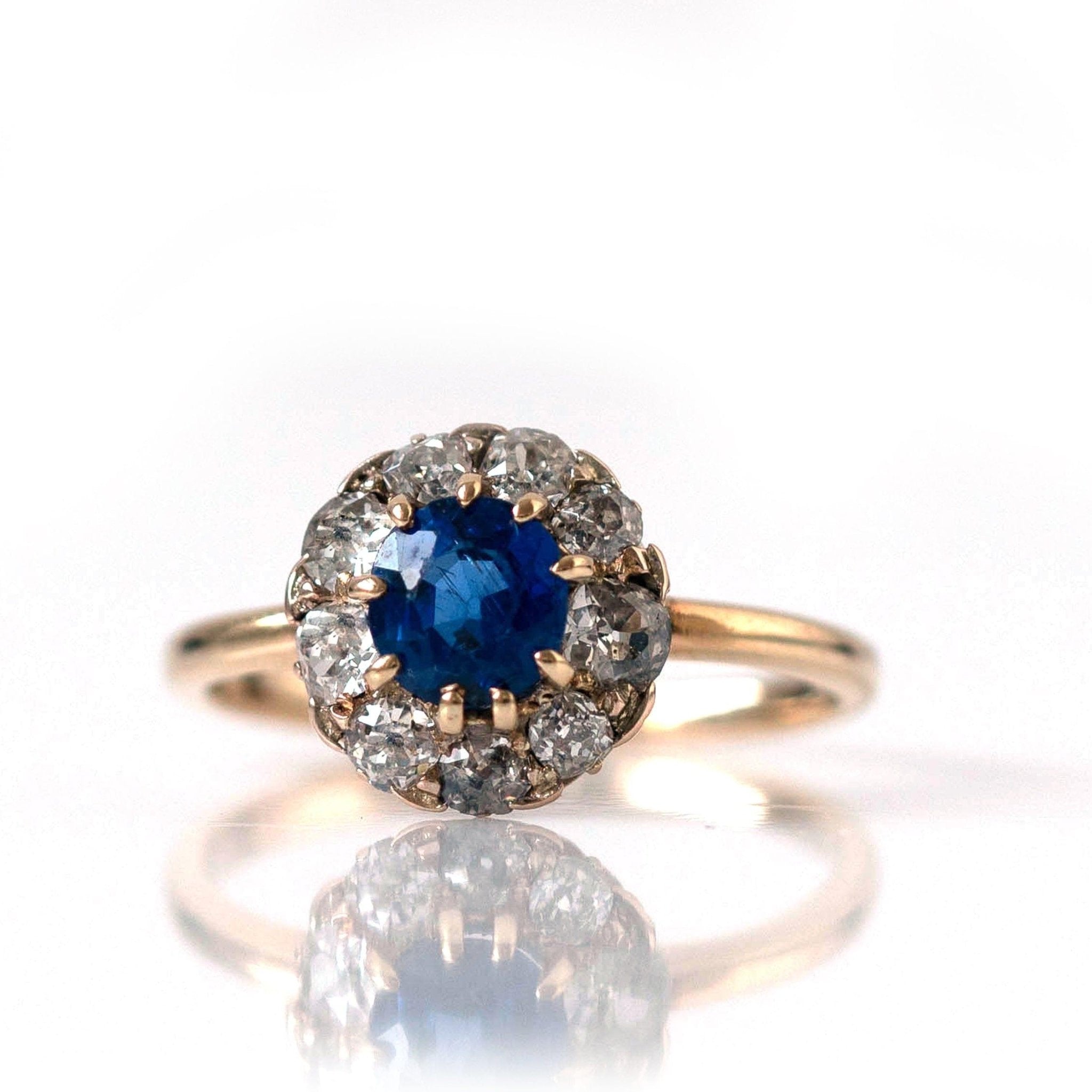 Anillo antiguo victoriano de zafiro de 0.85ct con diamantes de talla antigua