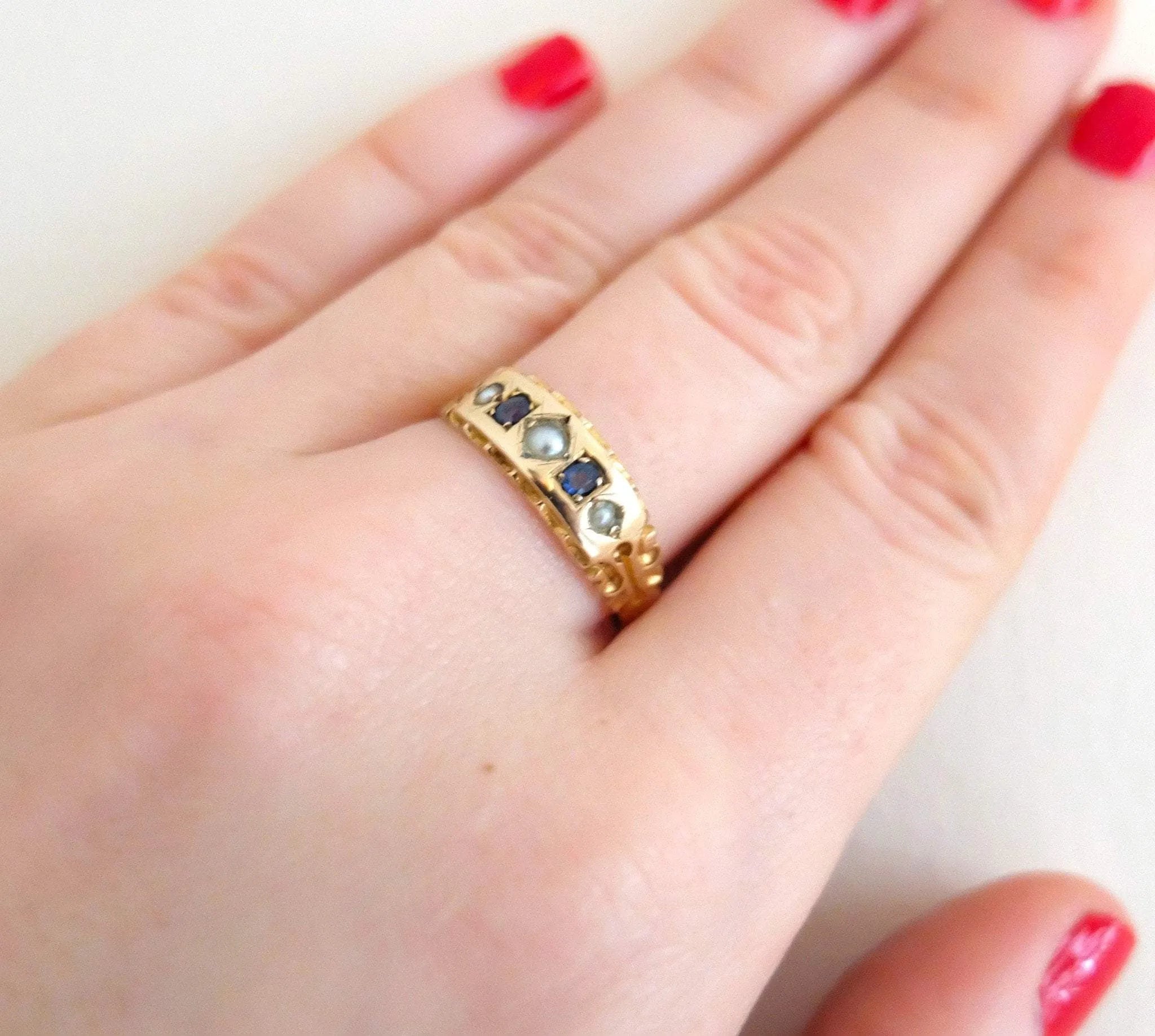 Anillo victoriano antiguo de oro de 15 quilates con zafiro y perla, view 6