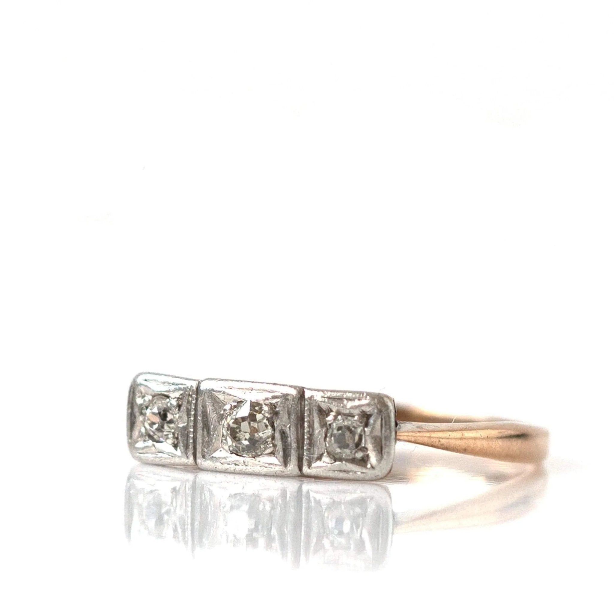 Anillo de oro de 9 quilates con diamantes de talla antigua de la década de 1920 Art Déco