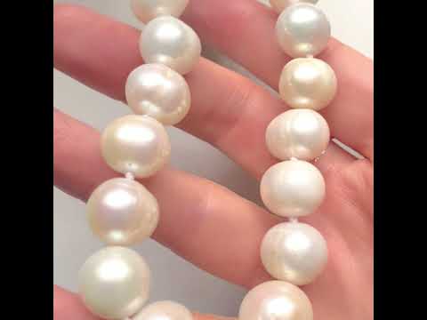 Collier de perles d'eau douce blanches