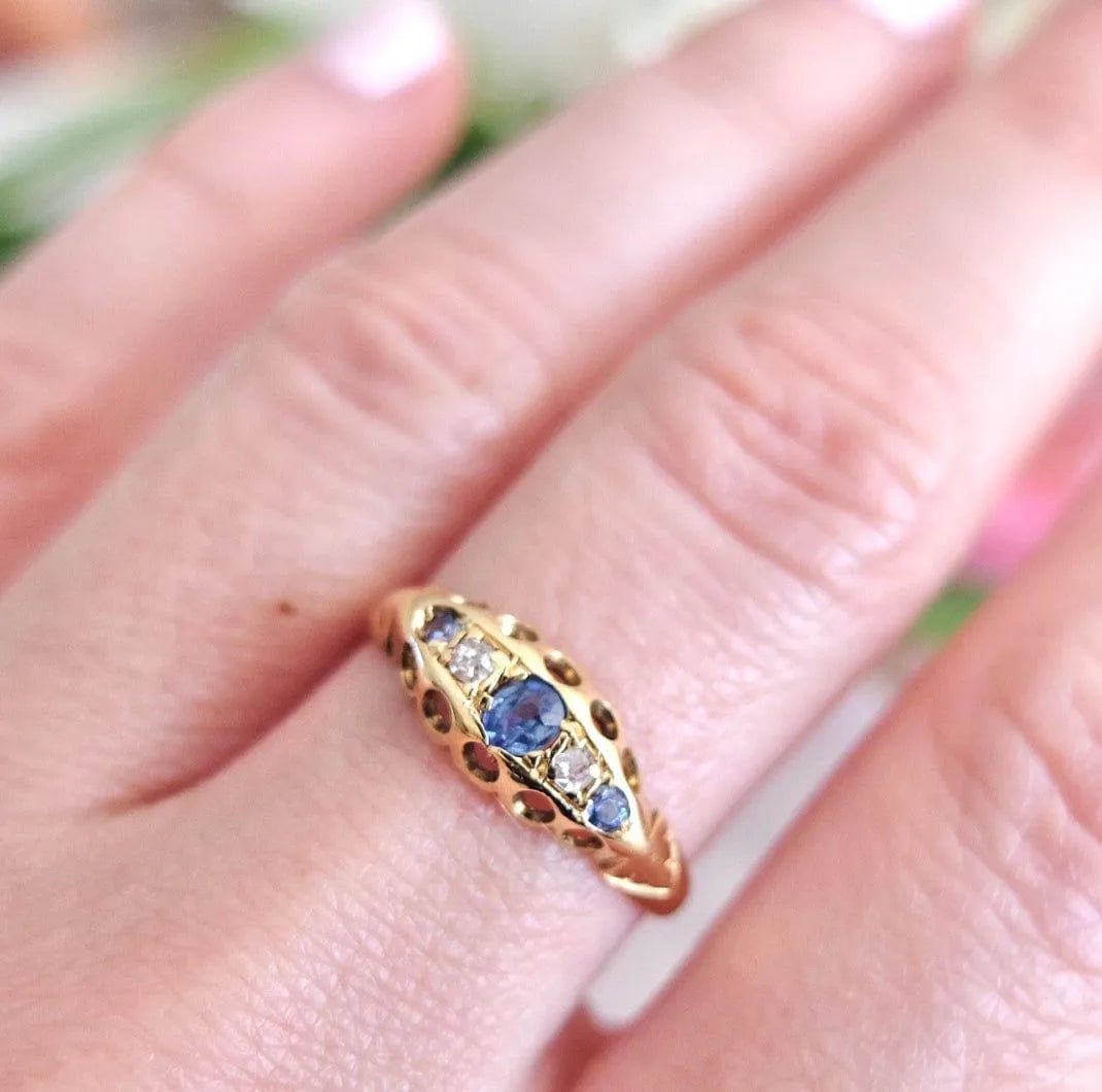 Antique Edwardian 1906 18ct Gold Ceylon Sapphire Ring, view 11