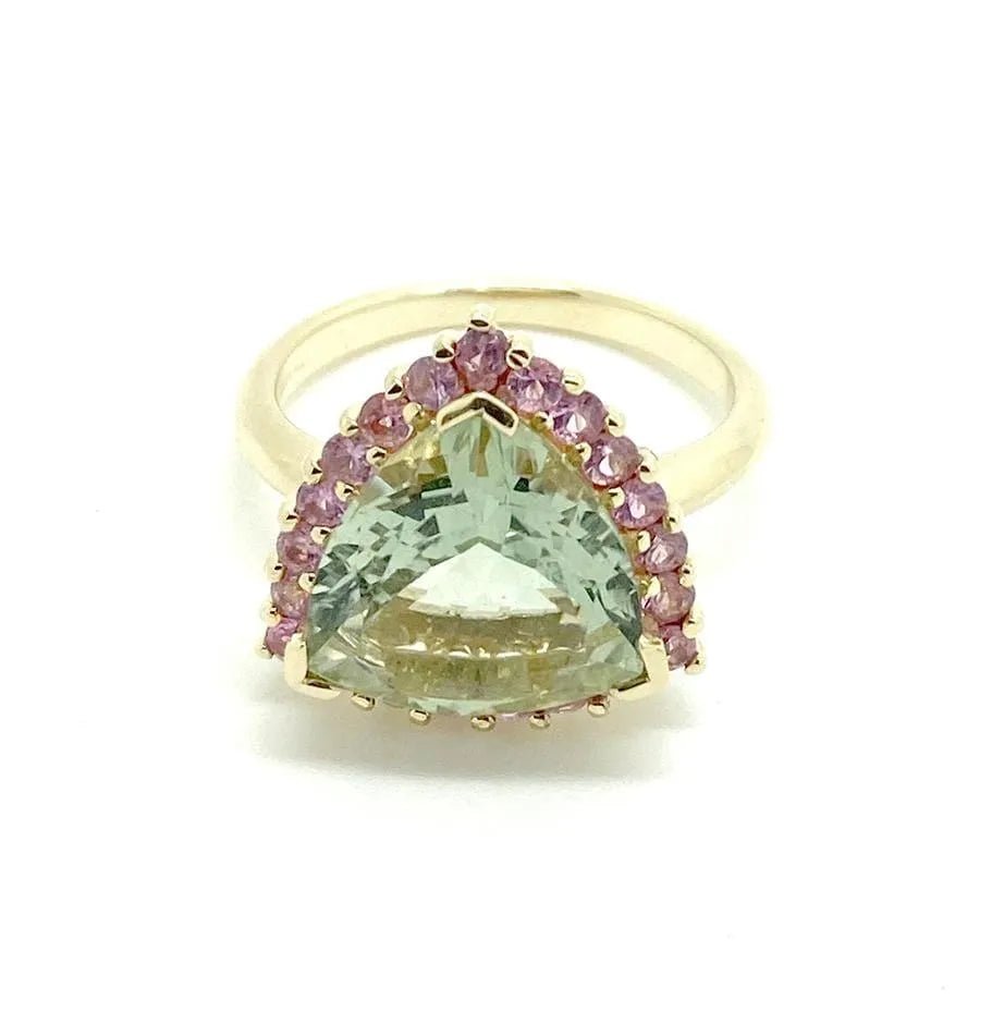 Anillo de oro de 9 quilates con zafiro rosa y cuarzo verde talla trillón