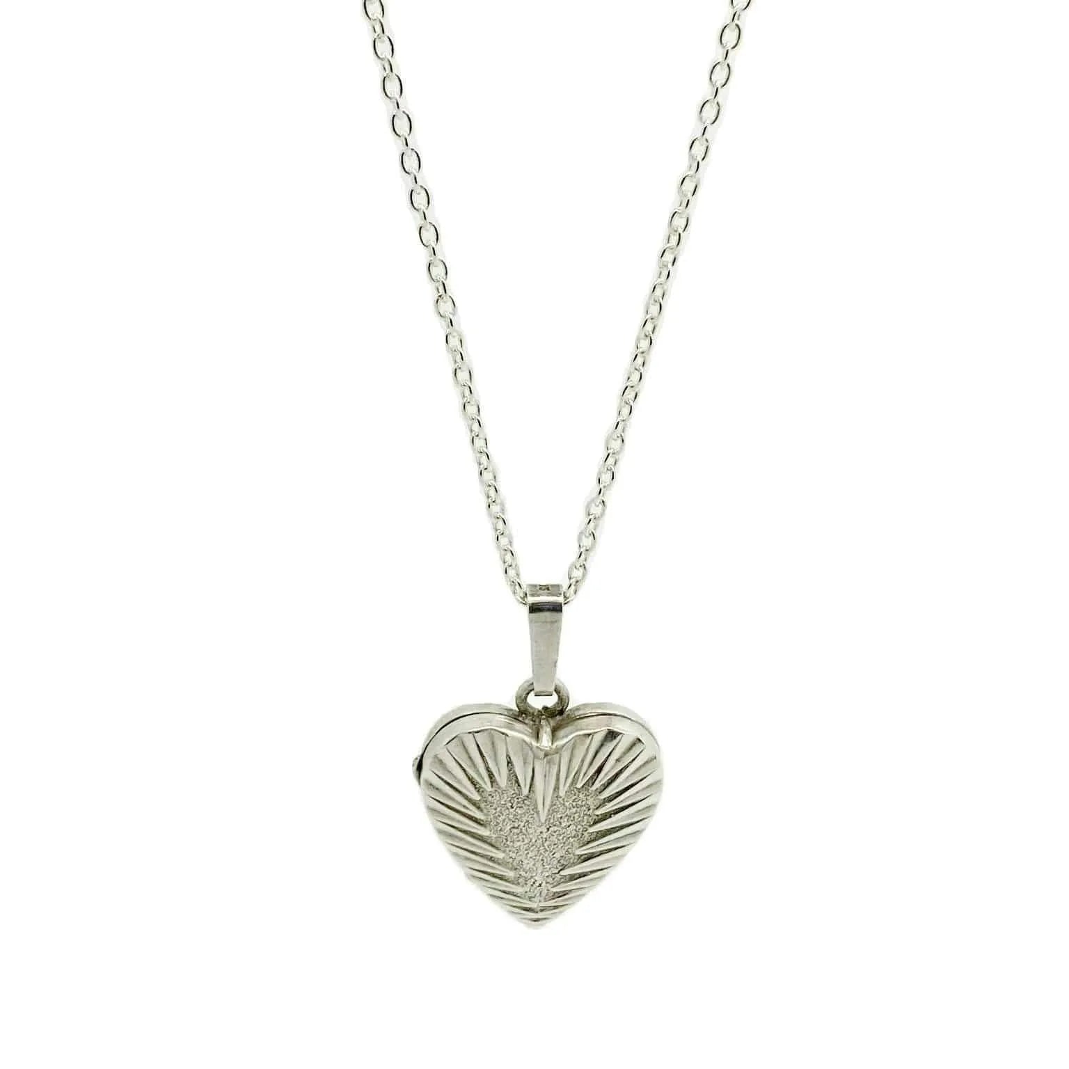 Collar de medallón de corazón de plata vintage de los años 30
