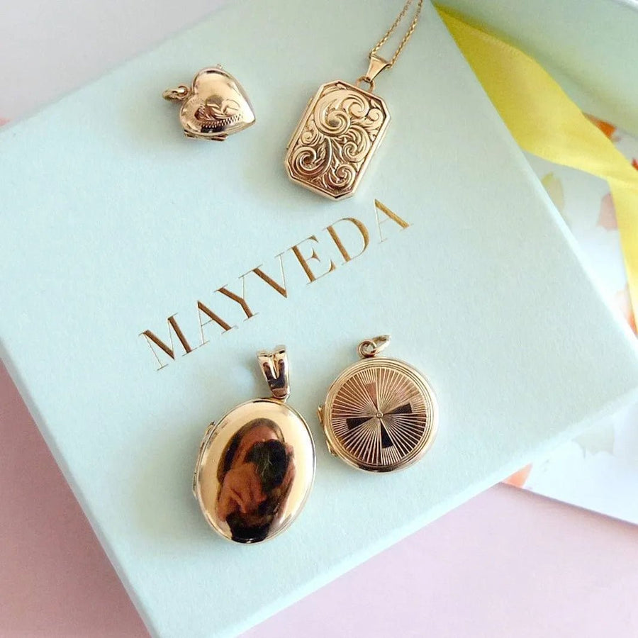 Vintage 1960 9ct Gold Round Locket Necklace