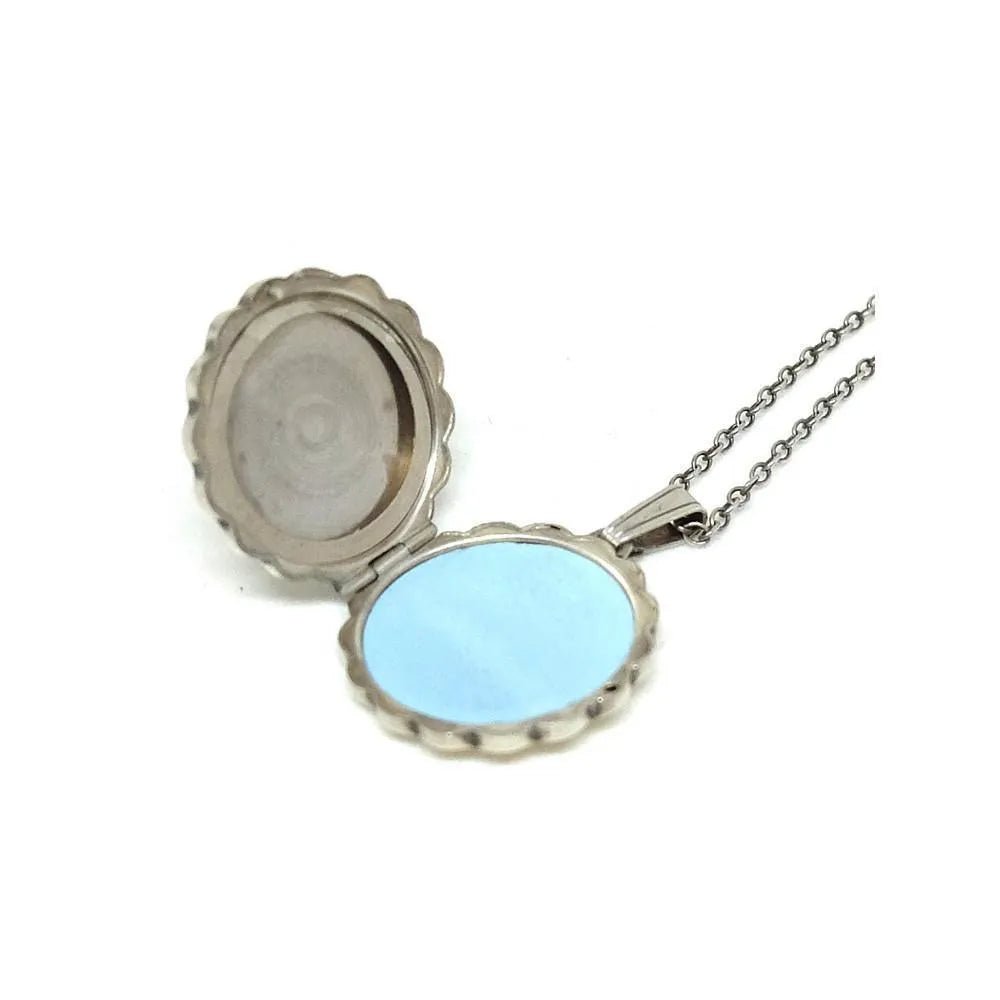 Vintage 1970's Sterling Silver Scalloped Round Locket Pendant, view 2