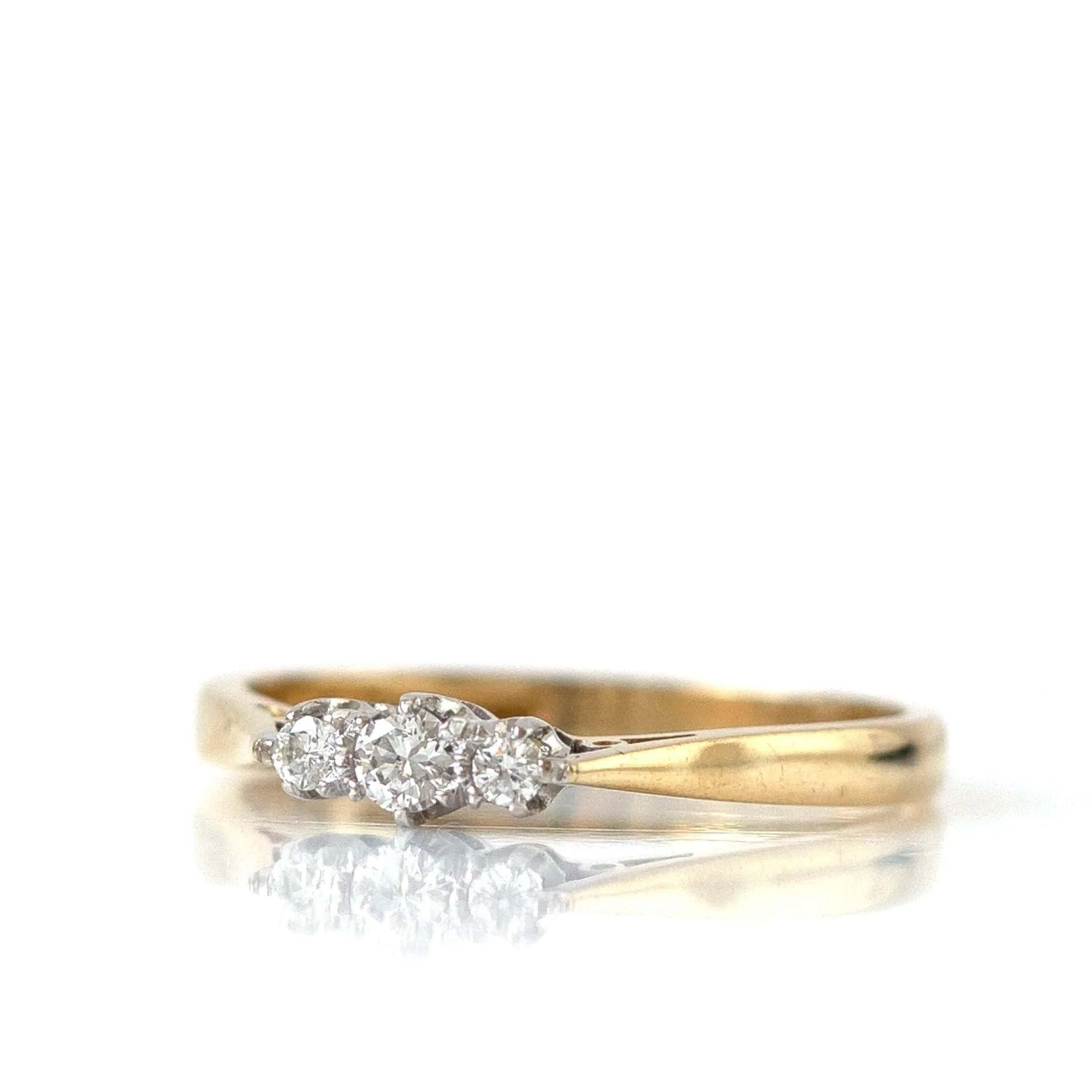 Anillo vintage 1989 de oro de 18 quilates con tres diamantes