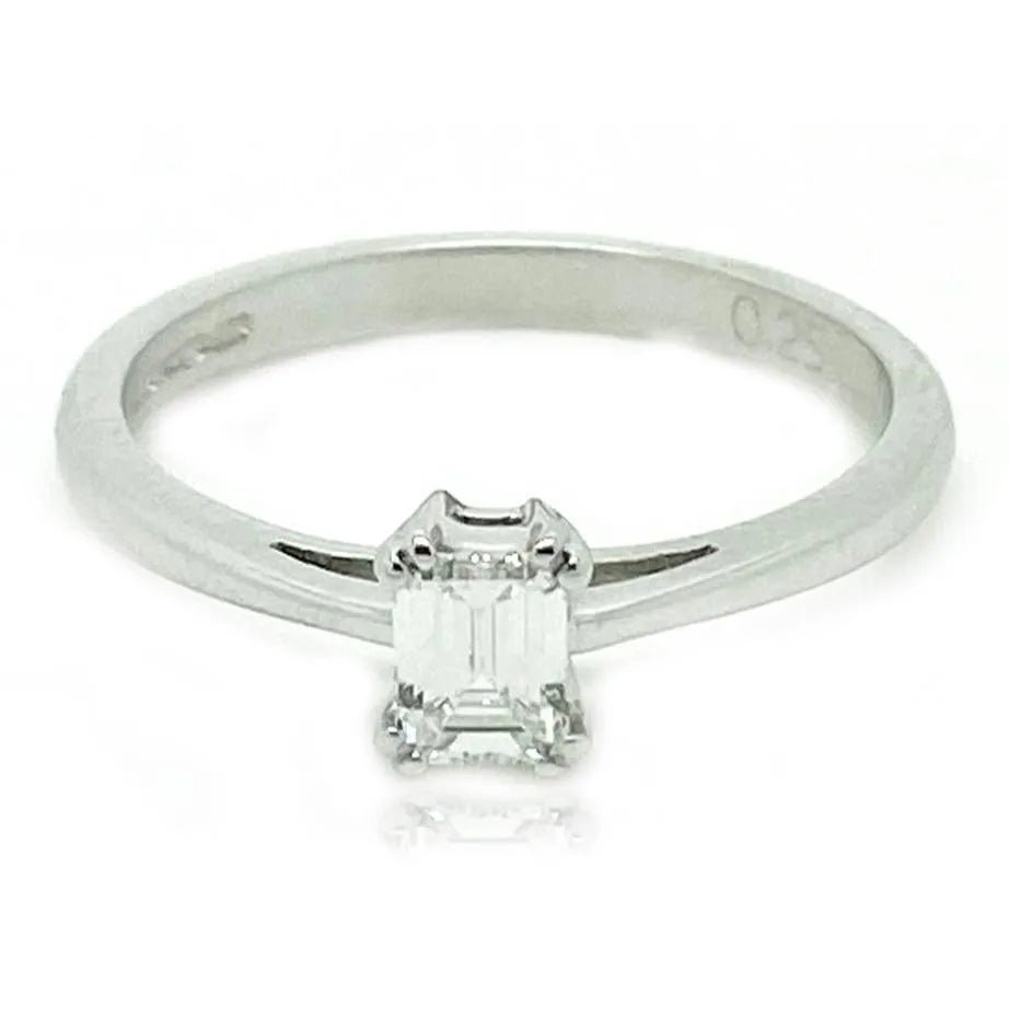 Anillo Vintage 2000 de oro blanco de 18 quilates con diamantes