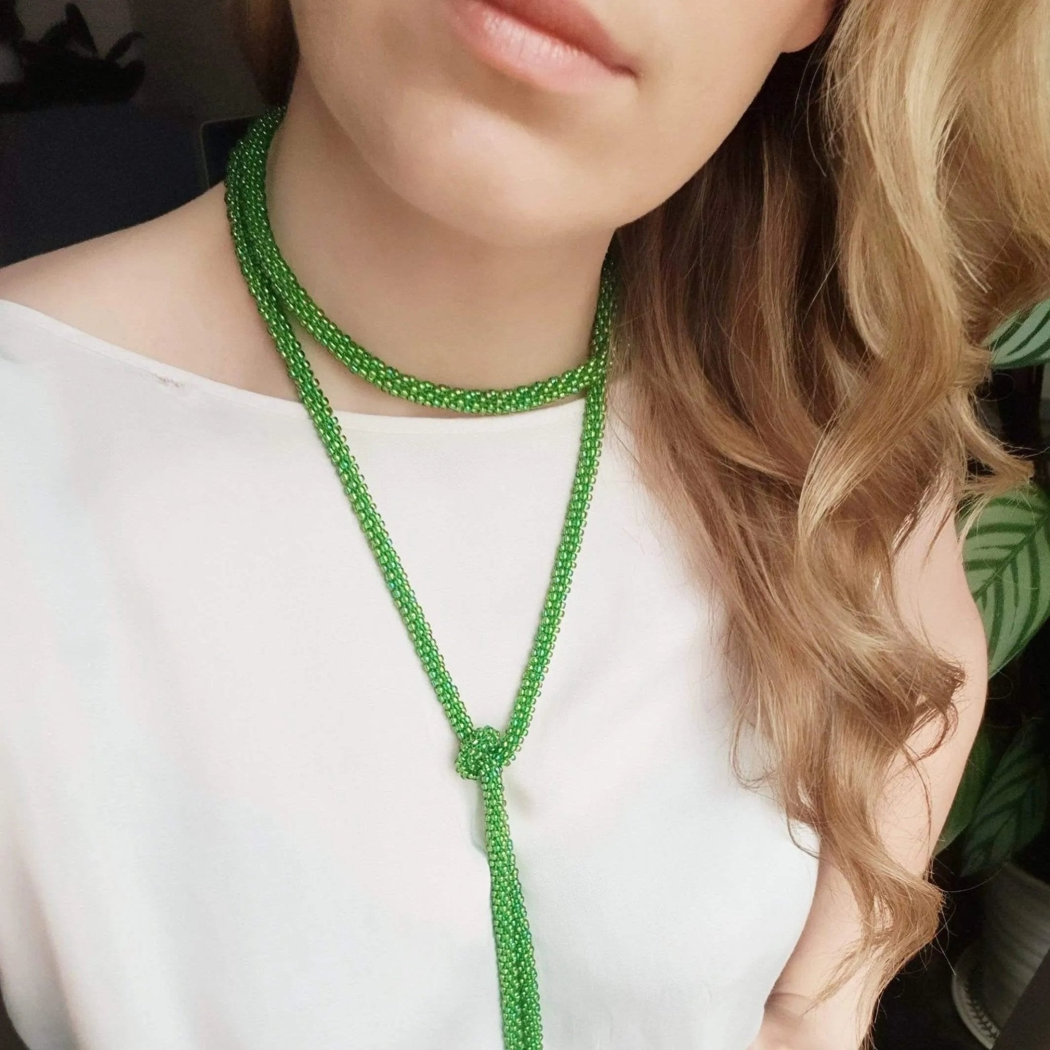 Vintage Art Deco 1920s Green Beaded Sautoir Lariat Necklace, view 2