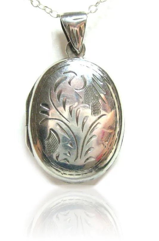 Collar de medallón de plata ovalado vintage